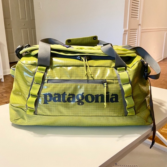 Patagonia Handbags - NWT Patagonia 45L Black Hole Duffel Bag